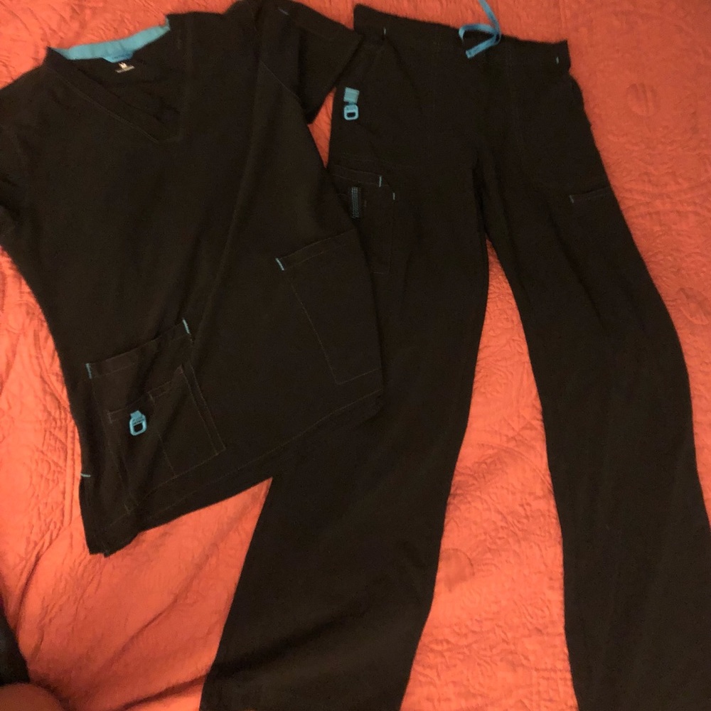 Carhartt scrubs, pants and bottoms.. pants are size small, top is size medium..